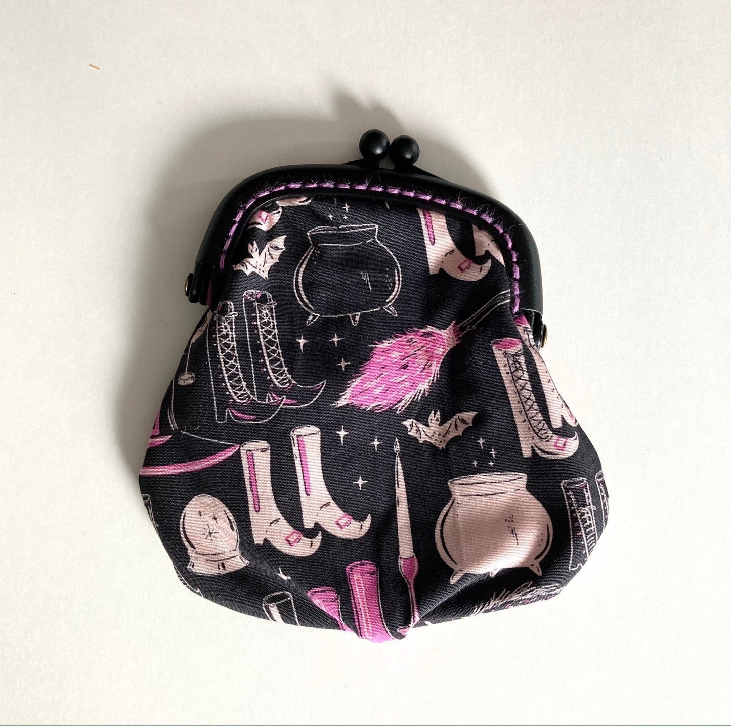 Misfit: Purple kiss closure coin purse