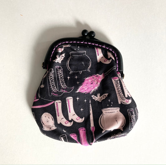 Misfit: Purple kiss closure coin purse