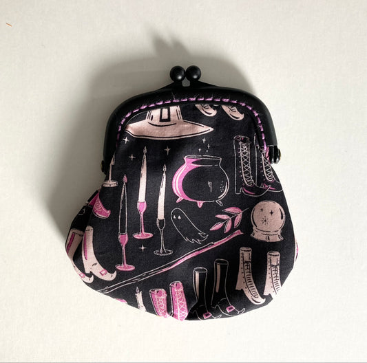 Misfit: Purple kiss closure coin purse